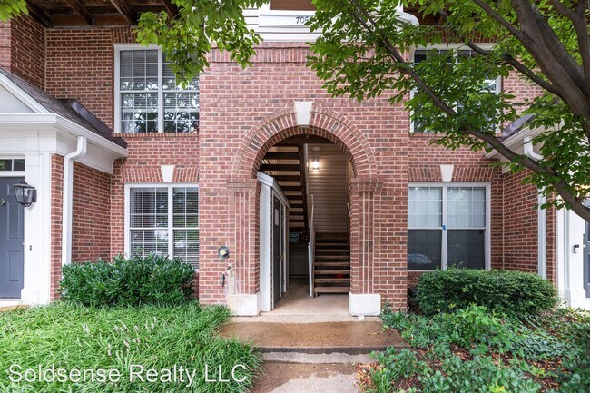 Building Photo - 2 br, 2.5 bath House - 7056 Falls Reach Dr...