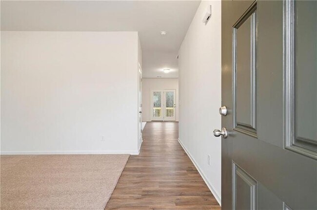 Building Photo - 2155 Savannah Dr