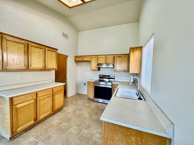 Foto del edificio - REDUCED!!!    FOR RENT!  3 bedroom 2 bath in Dos Palos