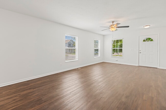 Building Photo - 136 Poe Ave
