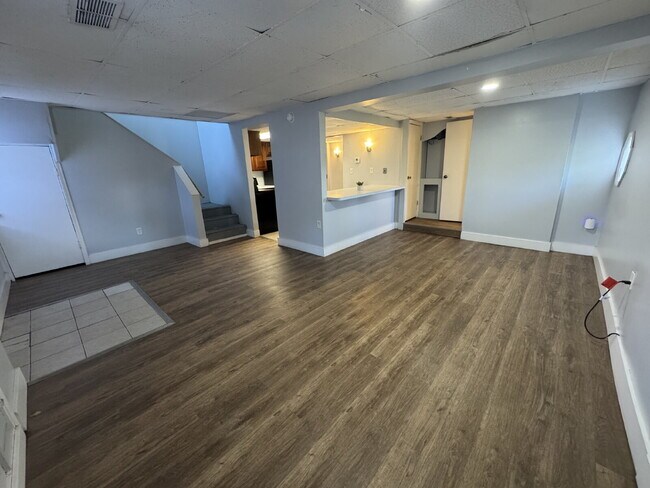 Foto del edificio - "Your Own Little Hideaway" — Private 2 Bed Home with Balcony & Yard