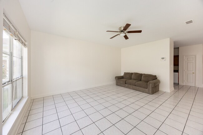 Building Photo - 9540A Lindale Ave