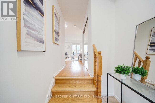 Building Photo - 505 Rossland Rd E