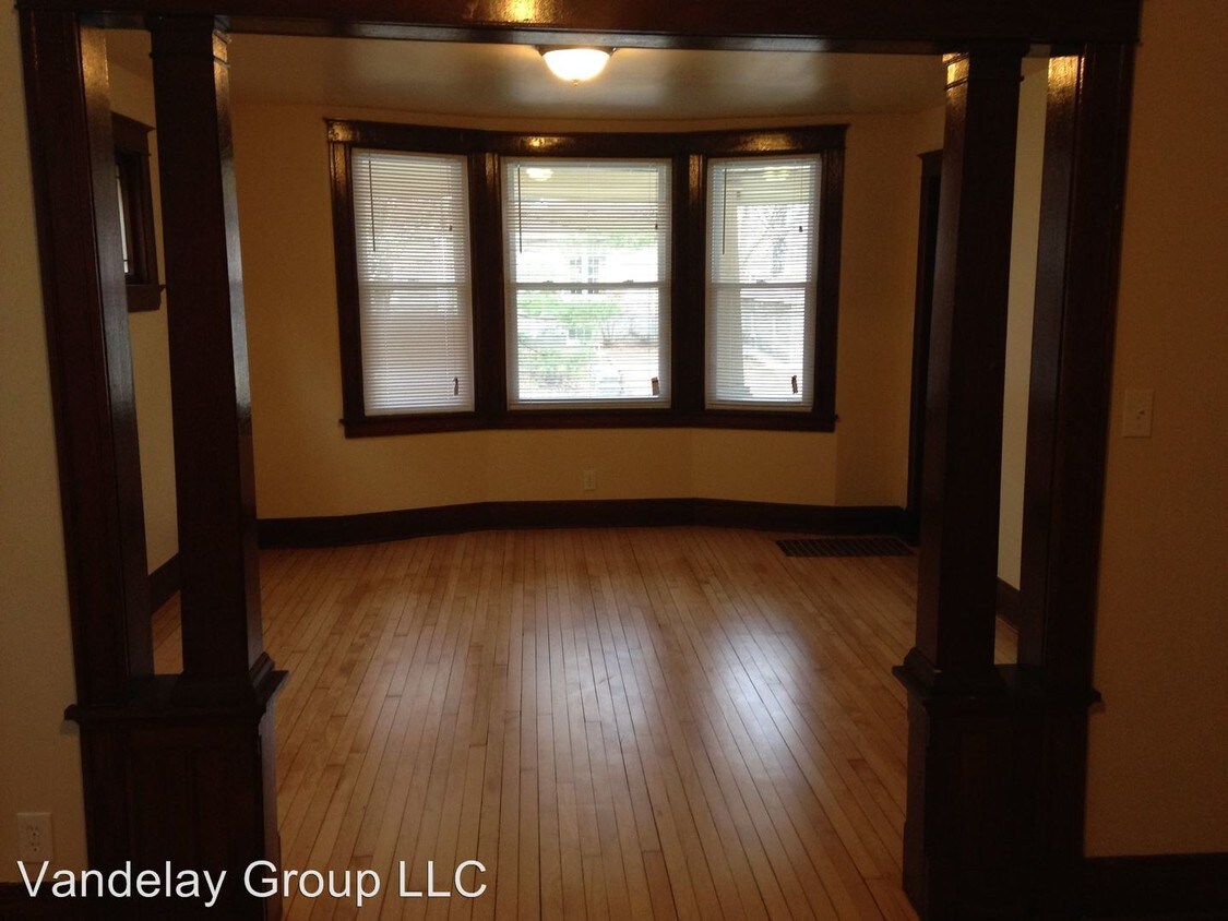 Primary Photo - 2404 N Dousman St
