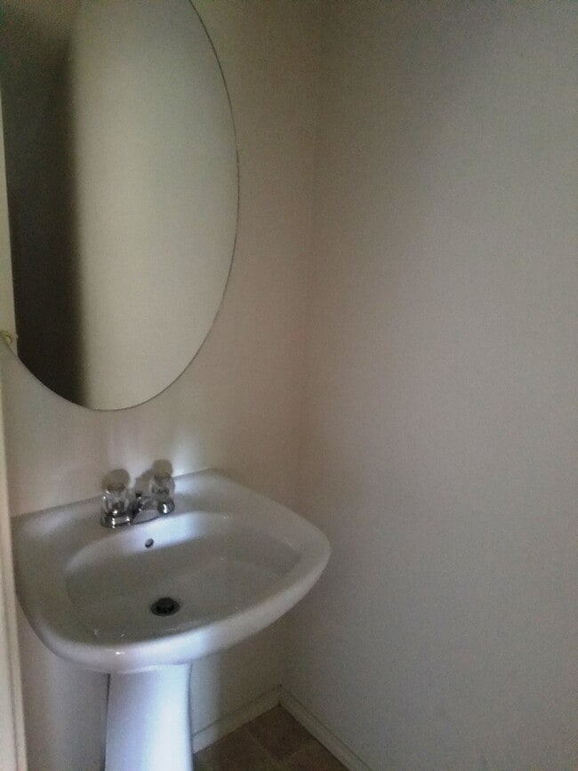 Building Photo - 313 Creek St