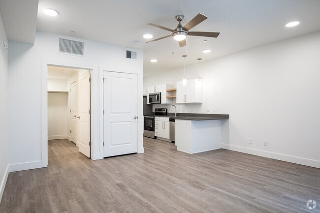 Studio, 1BA - 490SF - Copper Flats