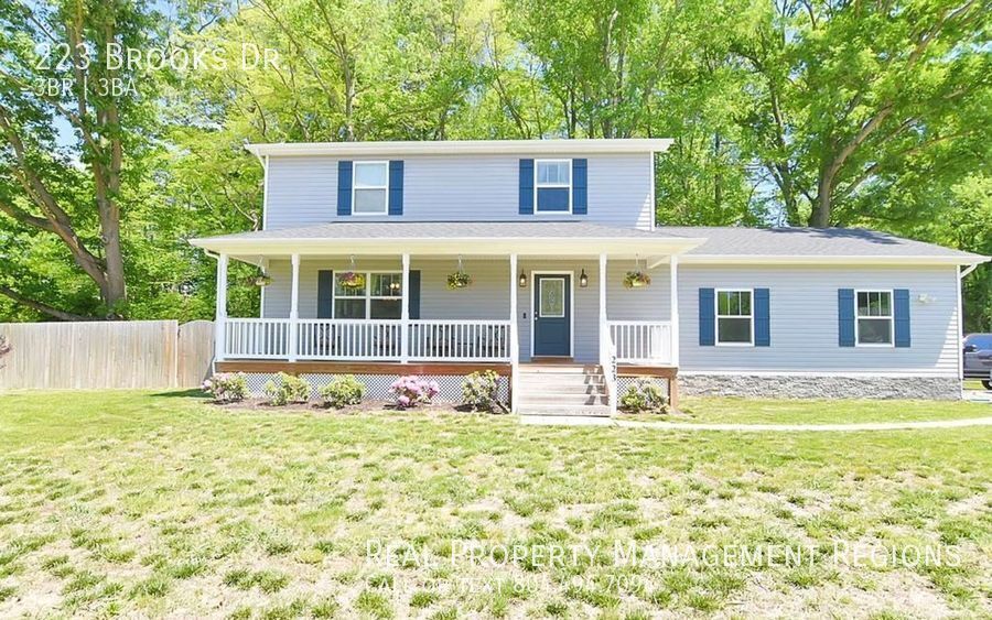 Foto principal - 223 Brooks Dr