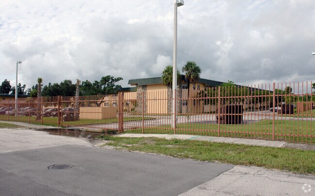 Foto del edificio - Miami Gardens Apartments