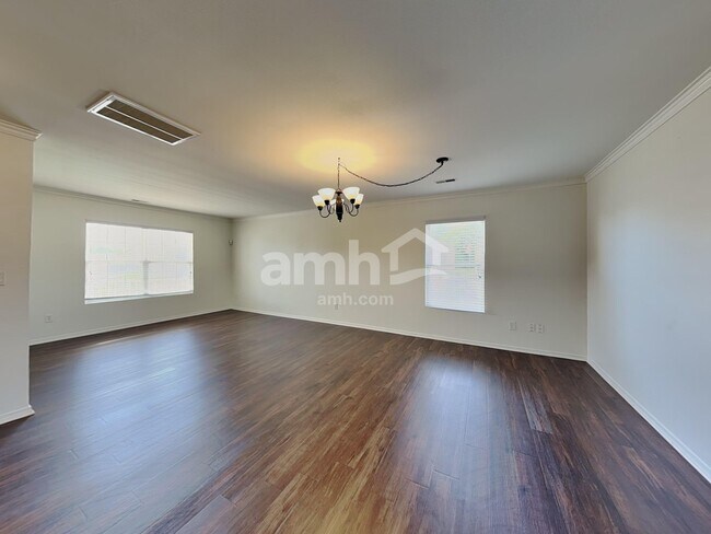 Foto del edificio - 1611 Rustic Arch Way