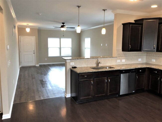 Building Photo - Newer Home, Granite Counter-Tops, Wood Lam...