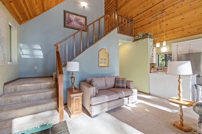 Foto del edificio - Fully Furnished 3 Bedroom Retreat in the P...