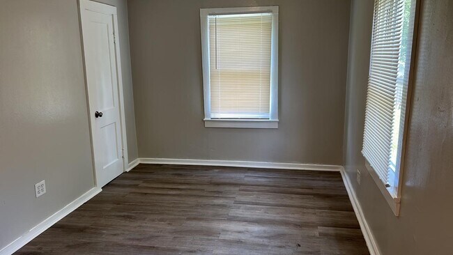 Foto del edificio - 735 Highland Dr