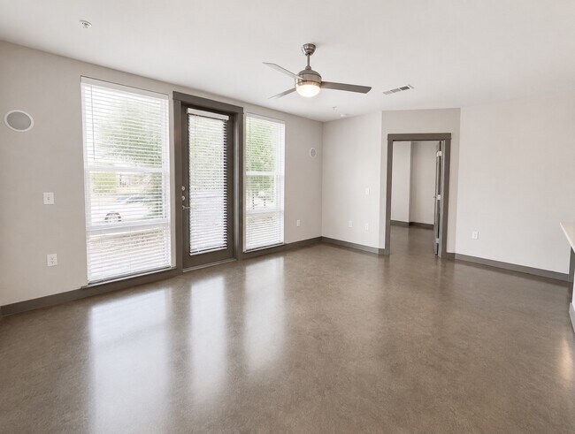 Foto del edificio - 1111 N Durham Dr