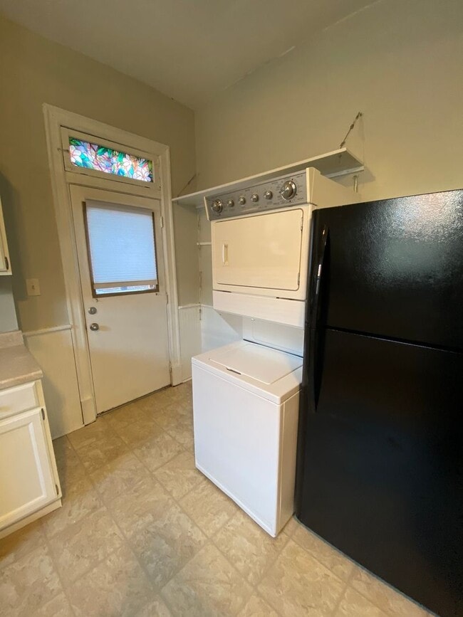 Photo - 1309 E Carson St Apartment