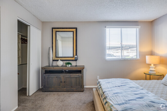 1BR, 1BA - 585SF - Olive Tree