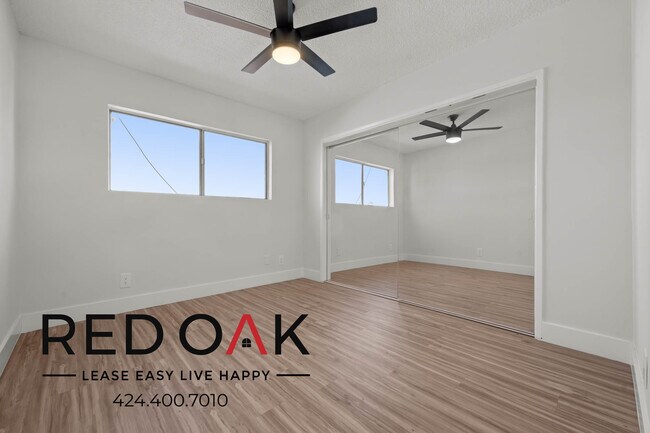 Building Photo - Stunning Top Floor One Bedroom with Bright...