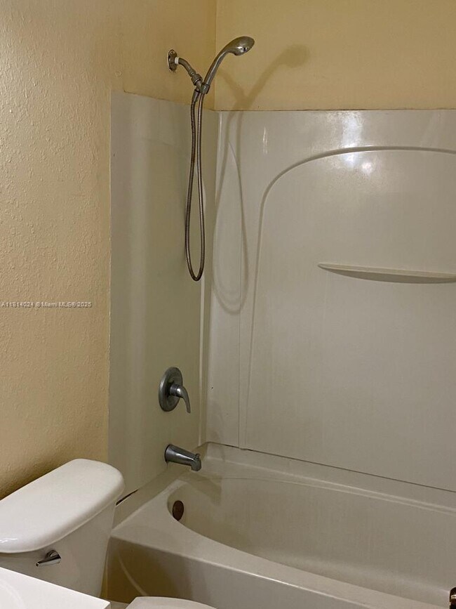 Foto del edificio - 6972 NW 179th St