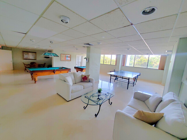 Building Photo - 5600 N Flagler Dr