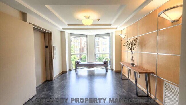 Foto del edificio - 925 110th Ave NE