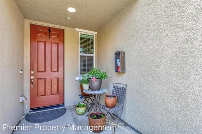 Building Photo - 3 br, 3 bath House - 105 CEZANNE LN.