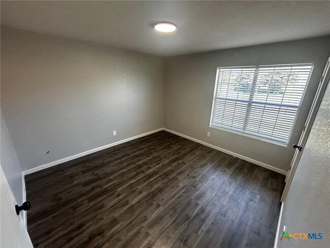 Foto del edificio - 3302 Viewcrest Dr