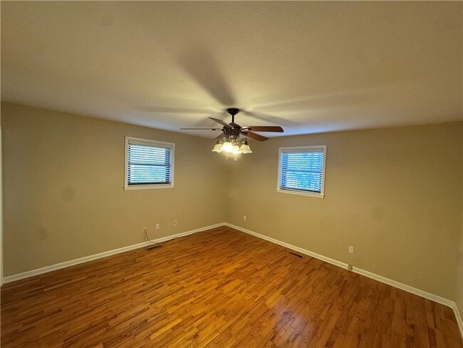 Photo - 718 E Debra Dr House