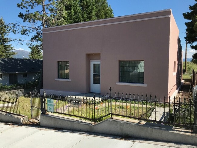 Building Photo - 1148 W Park