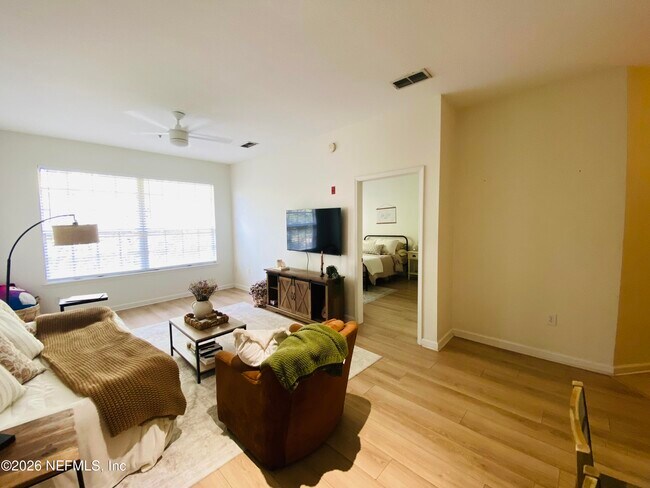 Foto del edificio - 10550 Baymeadows Rd