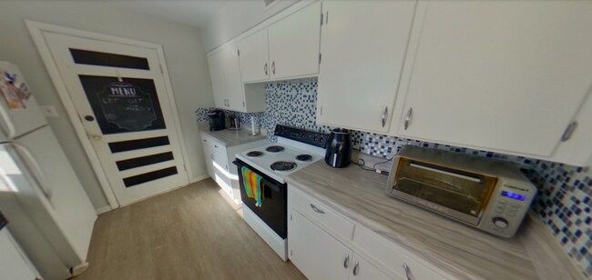 Foto del edificio - 3D Tour Available - 2 Blocks from KSU Campus + Washer & Dryer Included + Off-Street Parking! Avai...