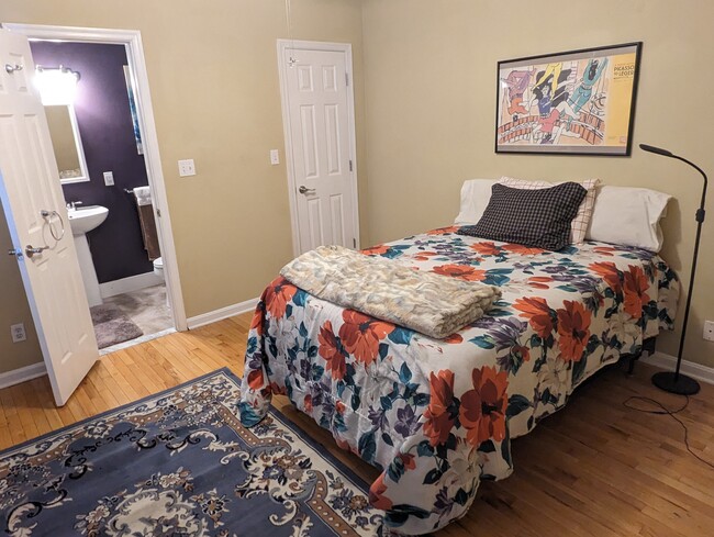 Main floor bedroom - 2937 Dillon St