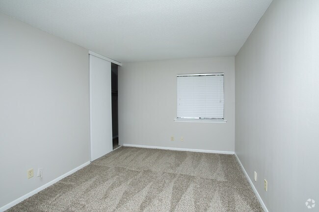 3HAB, 2BA - 1,300 ft² - Legacy of Dalton Apartments