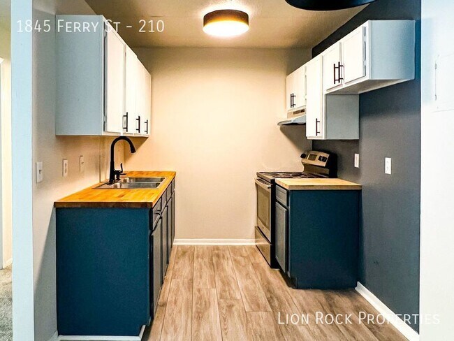 Building Photo - Your Urban Oasis in Anoka for $1099/month!