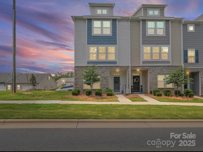 Foto del edificio - 8332 Waxhaw Hwy