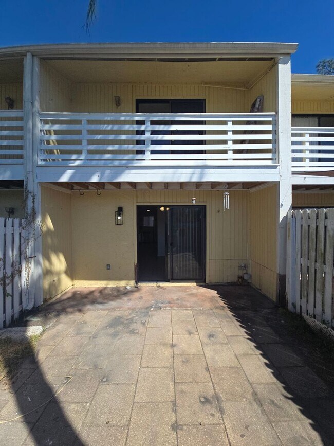 Building Photo - 2-Bedroom, 2-Bathroom Condo in Land O' Lakes