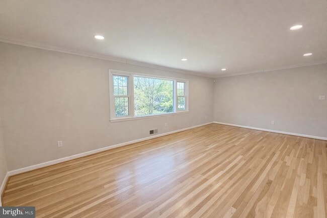 Foto del edificio - 6223 Loch Raven Dr