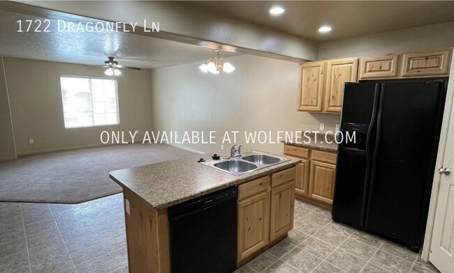 Building Photo - Beautiful 3 Bed Spanish Fork Townhome! No ...