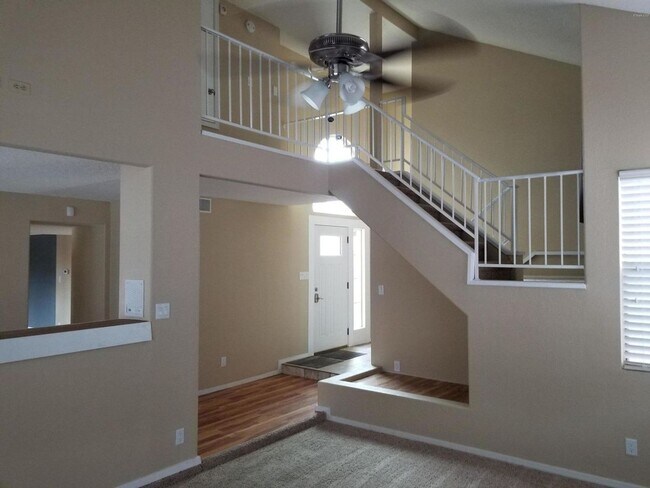 Foto del edificio - AVAILABLE NOW IN THE SPRINGS ON THE LAKE I...