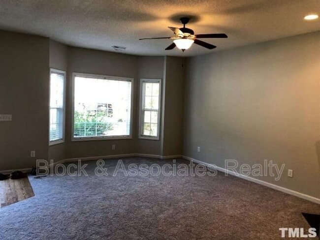 Building Photo - 340 Silverberry Ct