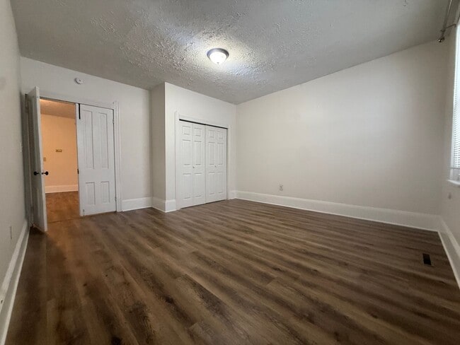 Building Photo - 2482 W 10th St