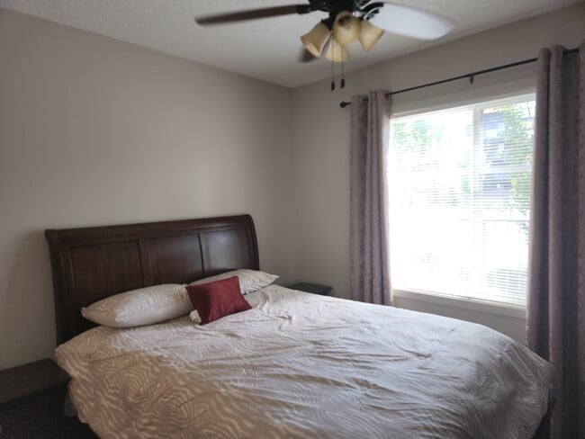 Building Photo - 507 Albany Way NW