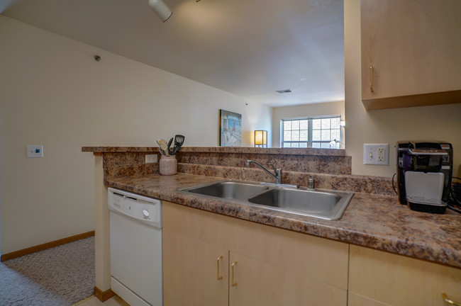 4BD S- Kitchen - University Heights