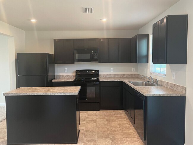Building Photo - Sought After Pendleton Subdivision