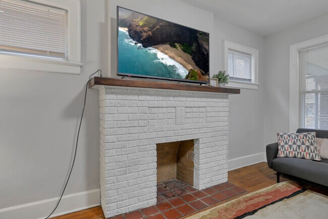 Building Photo - 1479 Bryden Rd