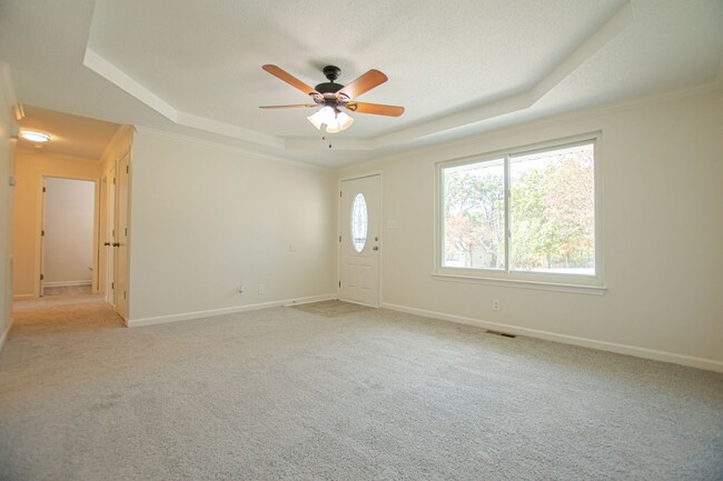 Building Photo - Pet Friendly Three Bedroom!