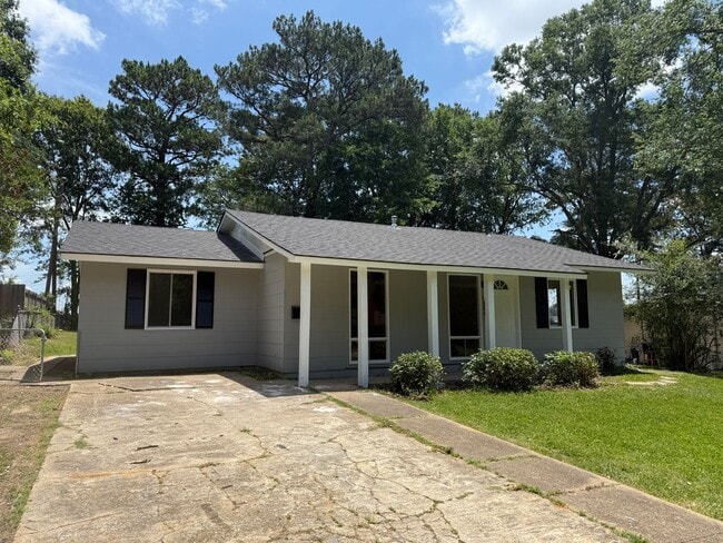 Building Photo - 4 bed 2 bath Southern Hills