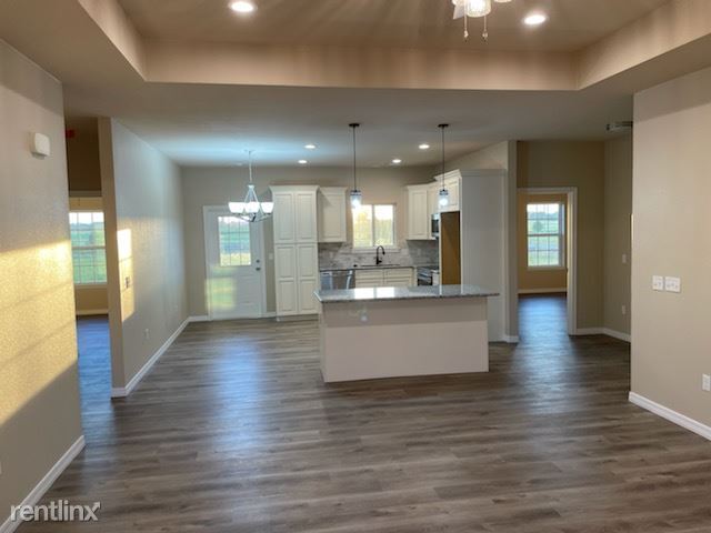 Building Photo - 4 br, 2.5 bath House - 333 Venus Road