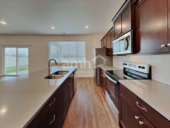 Foto del edificio - 933 N Barkvine Ave