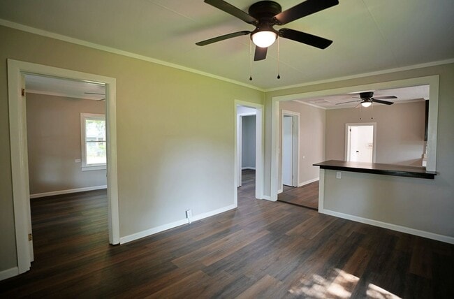 Building Photo - 417 W 31st St