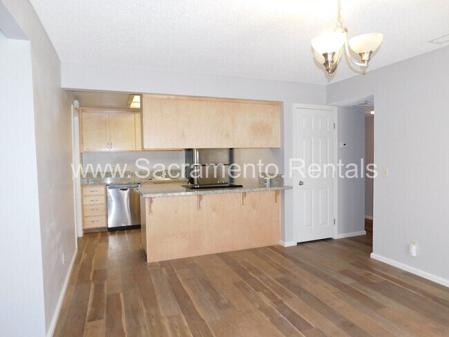 Foto del edificio - Updated 2bd/1ba Foothill Farms Duplex with 1 Car Garage