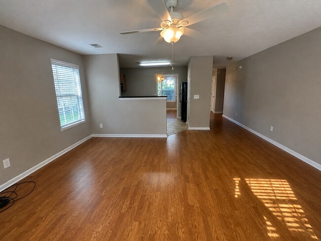 Building Photo - 318 Castle Ridge Dr